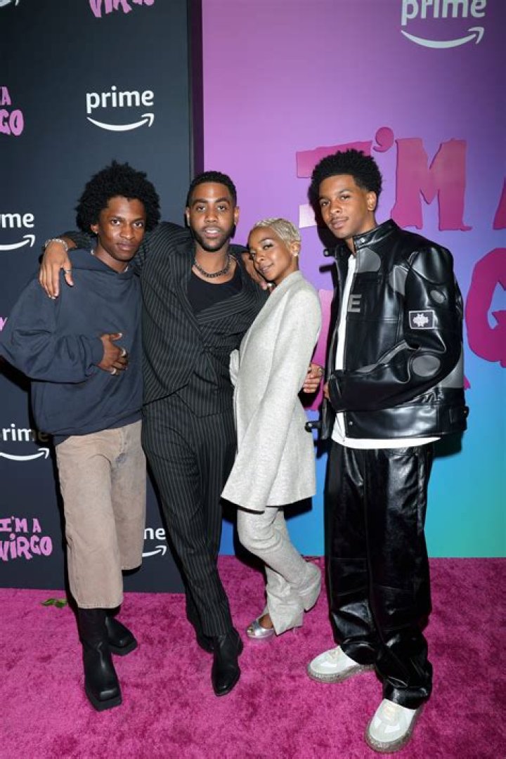 Brett Gray Net Worth - Wiki, Age, Weight and Height, Relationships, Family, and More