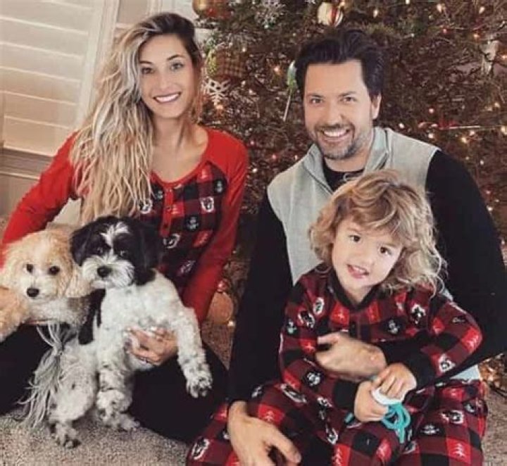 Former journalist from KRIV-TV, Scarlett Fakhar is married to her husband Brian Horton with whom she shares a son.