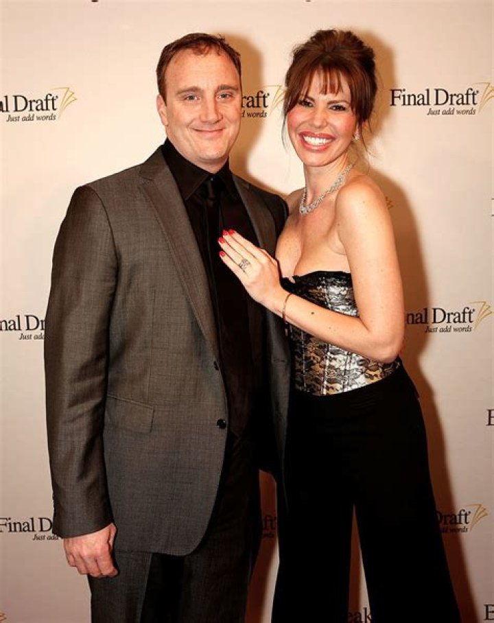 	Jay Mohr and Nikki Cox’s divorce is messy and he claims she’s a drug addict	