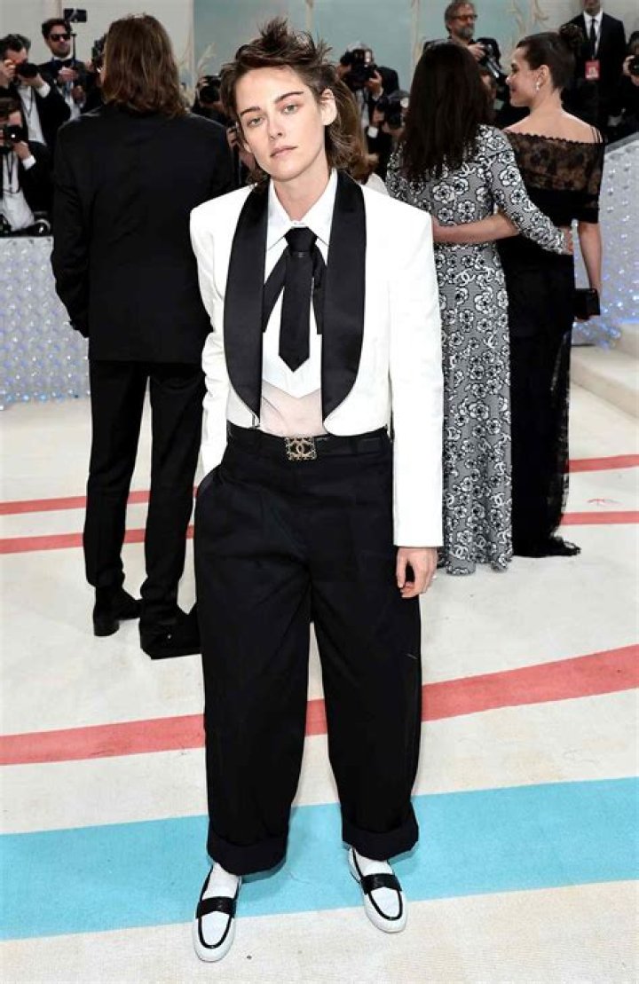 Kristen Stewart in Balenciaga for Paris Fashion Week: unwashed or cute?