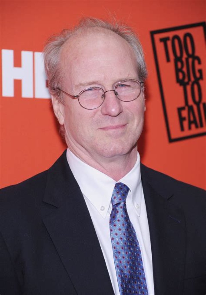 William Hurt Net Worth - Wiki, Age, Weight and Height, Relationships, Family, and More